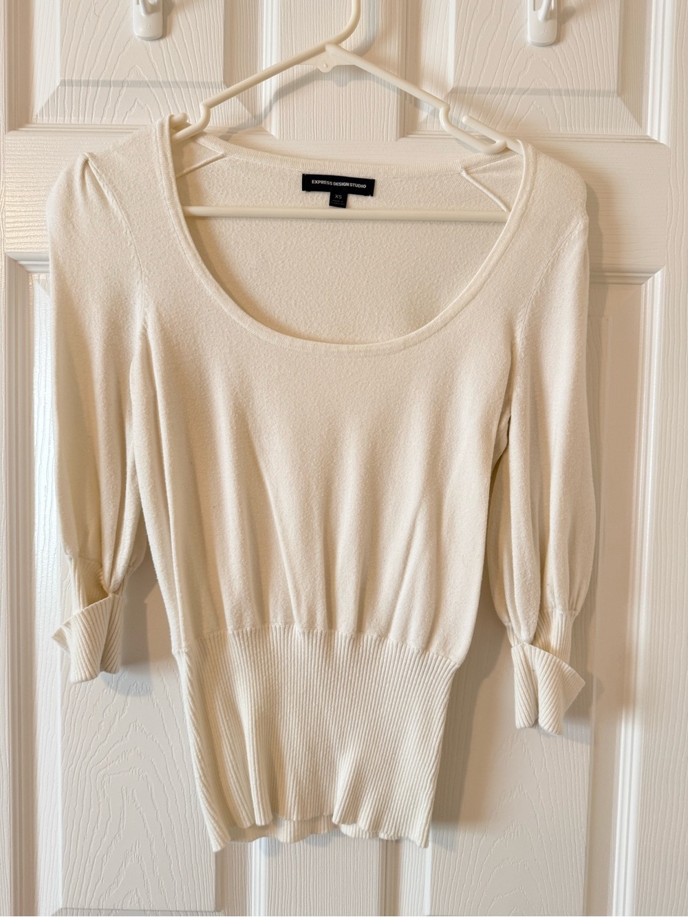 Express Cream Scoop Neck Ribbed-Waist Quarter Length Sleeve Top